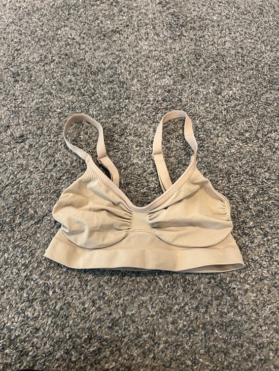 SKIMS Other - SKIMS Sculpting Bralette - Nude Wireless Seamless Bralette